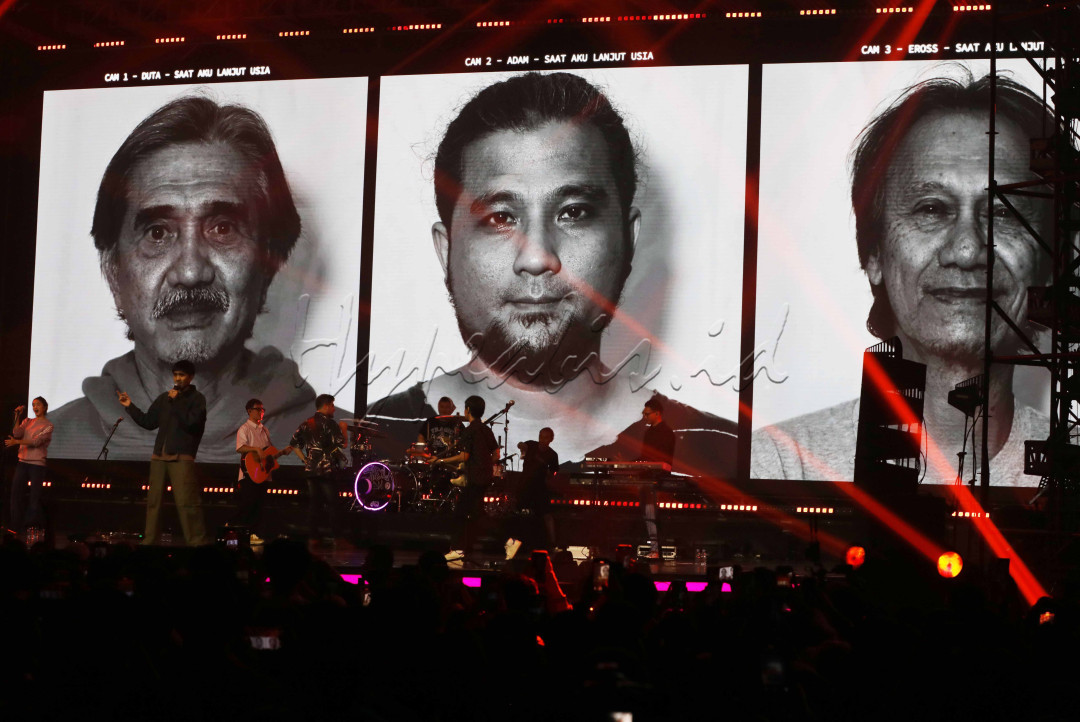 Sebagai penutup acara Digiland Music, grup band asal Yogyakarta Sheila On7 yang dimotori oleh Duta, Eross, dan Adam menggebrak dengan lagu Jadikan Aku Pacarmu (JAP) serta lagu-lagu lainnya.<br />
<br />
&nbsp;