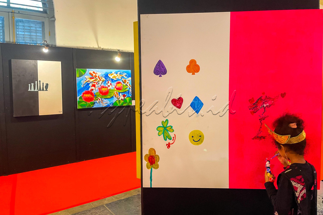 Pameran yang dijadwalkan berlangsung hingga 31 Mei 2025 tersebut untuk menggaungkan perayaan Hari Kebangkitan Nasional. Pameran ini juga merefleksikan semangat kebangkitan dengan cara yang sangat konkret. Di balik setiap karya yang dipajang, tersimpan kisah tentang bangkit dari keterpurukan, tentang daya juang, juga tentang harapan yang tak pernah padam.&nbsp;<br />
&nbsp;