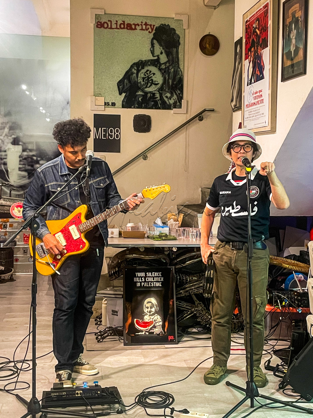 Pameran tersebut juga diisi oleh penampilan grup musik The Brandals. Band asal Jakarta ini dikenal dengan lagu-lagunya yang dekat dengan isu sosial, politik, dan kemanusiaan. Kekuatan lirik yang penuh dengan kritik tersebut dipadu dengan aransemen musik yang asyik.<br />
<br />
Editor : Yayus Yuswoprihanto