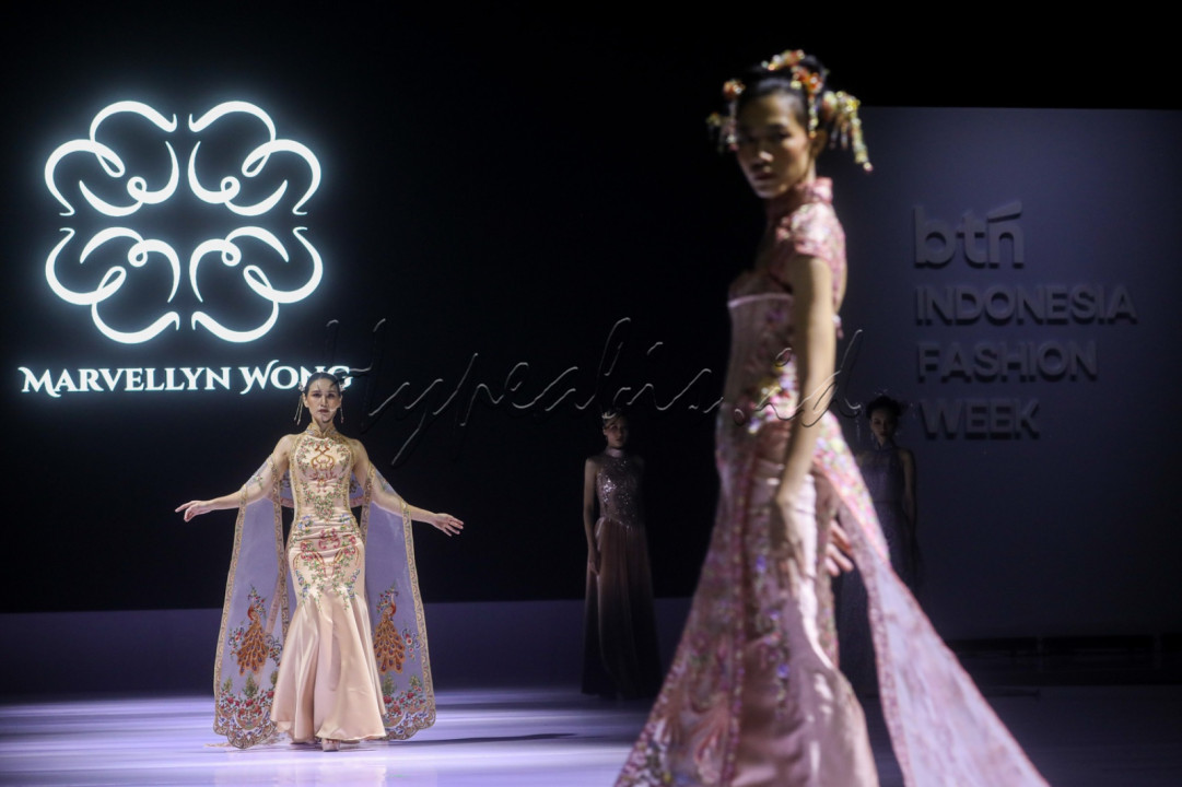 IFW 2025 dirancang untuk membangun ekosistem fesyen yang kompetitif, inklusif, dan berkelanjutan. Acara ini tidak hanya menjadi ajang pameran mode, tetapi juga platform untuk pertukaran ide dan kolaborasi antar pelaku industri kreatif dengan menghadirkan serangkaian acara yang mencakup <em>fashion show</em>, pameran dagang, <em>talkshow</em>, forum kreatif, pertunjukan hiburan, dan sajian kuliner.<br />
<br />
Editor : Yayus Yuswoprihanto&nbsp;<br />
&nbsp;