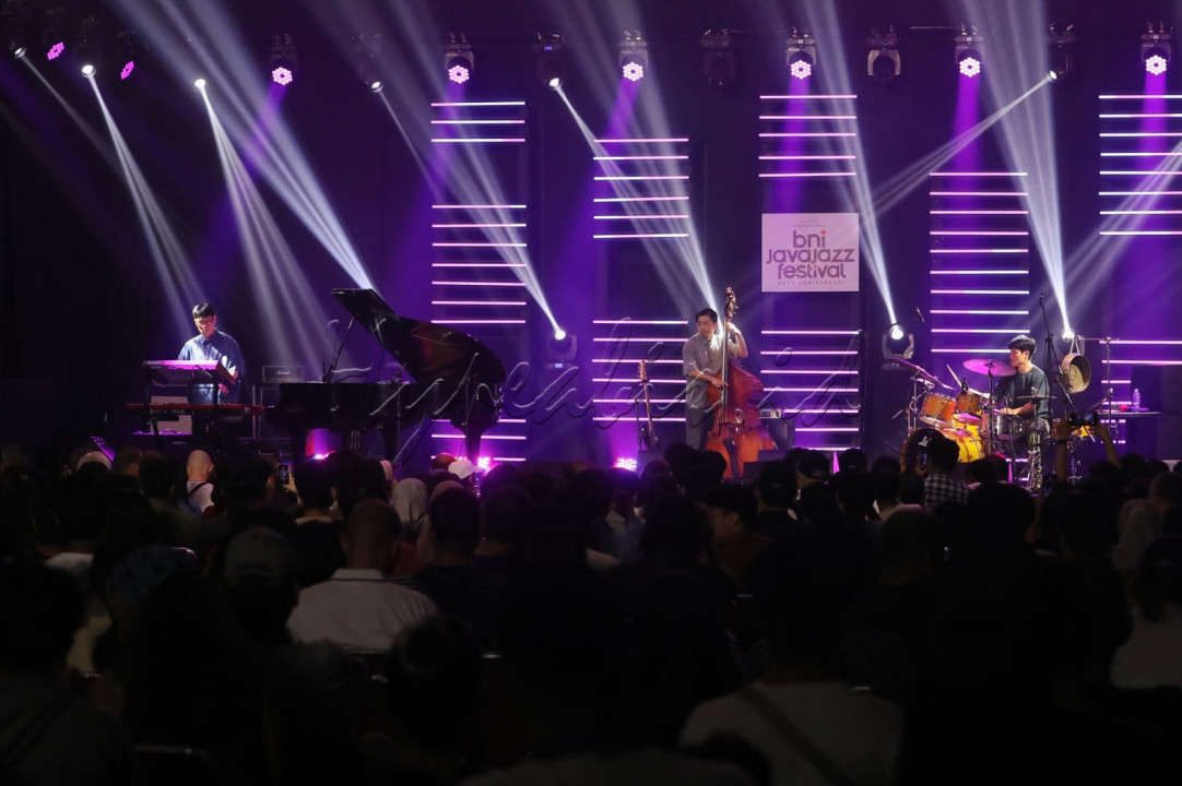 Grup jaz Yun Seok Cheol Trio tampil dalam Jakarta International BNI Java Jazz Festival 2025 di JIExpo Kemayoran, Jakarta, Jumat (30/5/2025). Grup musik asal Korea Selatan ini membawakan sejumlah lagu seperti Samba de Soul dan Korea Fairy Tale.<br />
<br />
&nbsp;