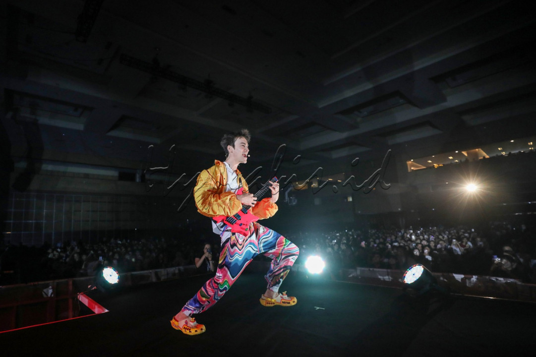 Musisi Jacob Collier tampil pada Jakarta International BNI Java Jazz Festival 2025 di JIExpo Kemayoran, Jakarta, Jumat (30/5/2025). Dalam penampilannya musisi asal Inggris tersebut membawakan sejumlah lagu seperti <em>Little Blue, Can't Help Falling in Love</em>, dan <em>In Too Deep</em>.<br />
&nbsp;