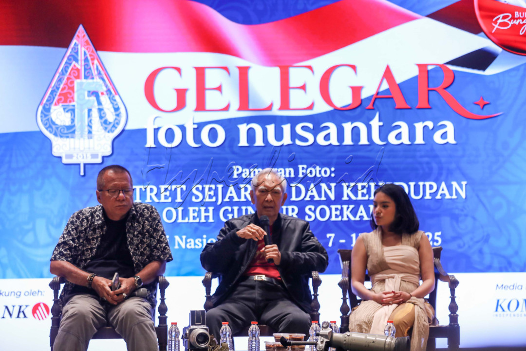 Kecintaan Mas Tok terhadap fotografi bermula sejak masa kecil, tepatnya saat duduk di bangku sekolah dasar. Saat itu, ia mendapatkan hadiah kamera dari ayahnya, Bung Karno, sebagai penghargaan atas prestasinya meraih nilai bagus. Sebuah momen kecil yang kelak membentuk perjalanan panjangnya sebagai fotografer.