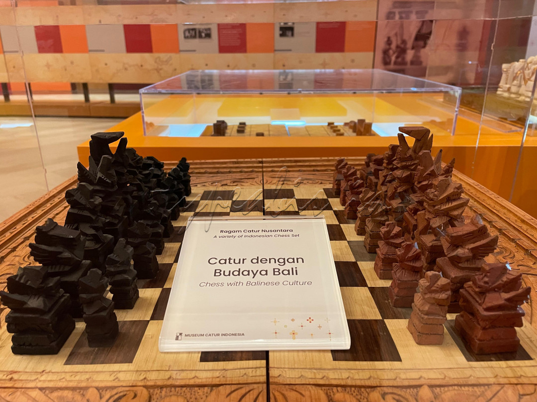 Selain itu, museum ini juga menyimpan sejumlah koleksi catur unik dari berbagai daerah mulai dari catur bermotif khas Bali, Sunda, Jawa hingga catur dengan corak khas budaya Rusia.<br />
&nbsp;
