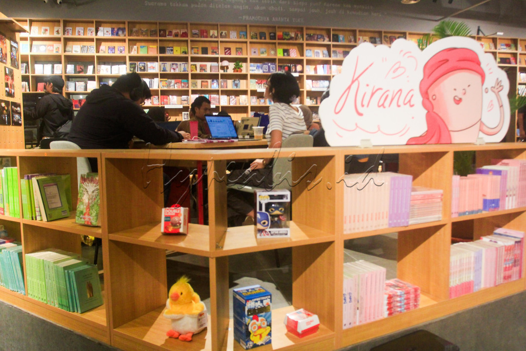 Wajah baru Gramedia Jalma berhasil menarik minat lebih banyak orang untuk datang. Yuuk tunggu apalagi Genhype...kita tumbuhkan minat budaya membaca.<br />
<br />
Editor : Yayus Yuswoprihanto