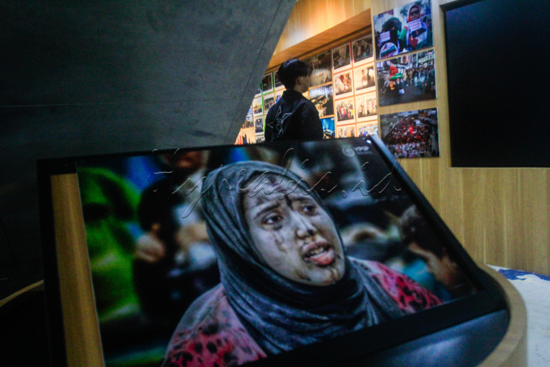 Pameran ini tidak hanya menyuarakan pesan empati dan dukungan terhadap Palestina, tetapi juga menjadi ruang refleksi akan pentingnya perdamaian dan keadilan.<br />
<br />
Editor : Yayus Yuswoprihanto