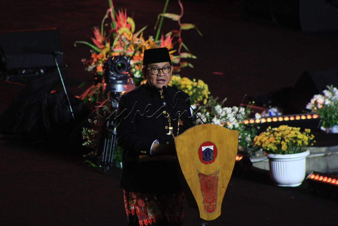 Gubernur Jakarta Pramono Anung yang hadir pada malam itu bersama Wagub Rano Karno, mengajak seluruh warga untuk mewujudkan Jakarta sebagai kota global yang tetap menjunjung tinggi akar budaya.&nbsp;(Hypeabis/Robby Fathan)<br />
&nbsp;