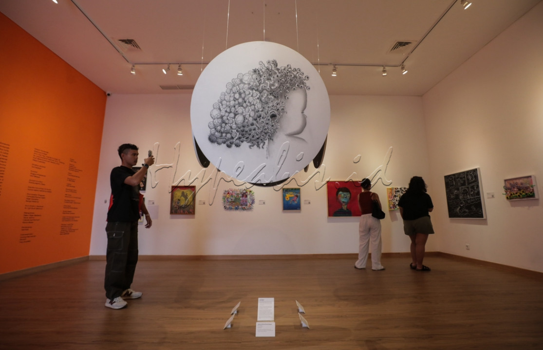 Kids Biennale Indonesia digelar di Gedung B dan D, Galeri Nasional Indonesia. Bagi GenHype yang ingin mengunjungi pameran ini bisa membeli tiketnya di laman Galeri Nasional Indonesia dengan harga Rp15.000 untuk anak, Rp30.000 untuk dewasa, dan Rp50.000 untuk WNA.<br />
<br />
Editor : Yayus Yuswoprihanto