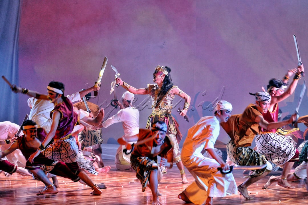 Menurut pewaris Pantun Bogor, Edy Yusuf, drama tari Rakean Kalang Sunda lebih menceritakan kisah heroik seorang warga Pajajaran yang menjaga titah raja untuk menjaga kedaulatan Kerajaan Pajajaran dari penjajahan kerajaan lain, termasuk untuk mendampingi Putri Purnamasari dari kejaran dalam pelarian setelah Kerajaan Pajajaran runtuh.<!--/data/user/0/com.samsung.android.app.notes/files/clipdata/clipdata_bodytext_250710_102548_560.sdocx-->