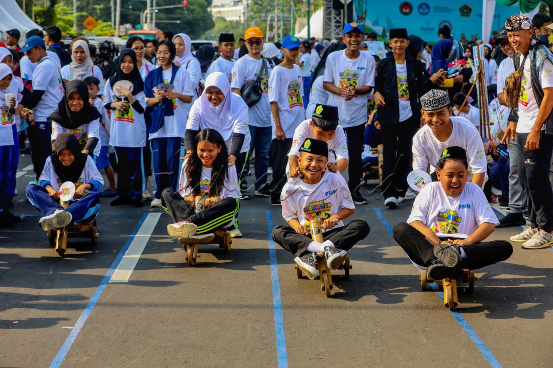 Permainan tradisional tersebut diharapkan dapat tetap lestari dan menjadi bagian penting dalam kehidupan generasi muda. Terlebih banyak manfaat yang didapat dari permainan itu seperti mengembangkan keterampilan motorik, hubungan sosial, serta memperkenalkan nilai-nilai budaya.&nbsp;<br />
<br />
Editor : Yayus Yuswoprihanto<br />
&nbsp;