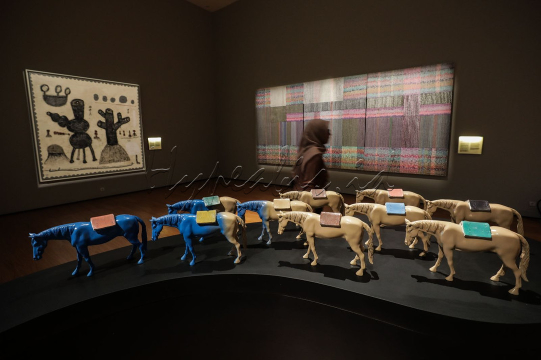 Pameran seni dan sejarah ini mengangkat kembali makna perjuangan Diponegoro melalui perspektif visual, artistik, dan interdisipliner dengan menampilkan 33 karya dari 26 perupa yang dipilih dari berbagai daerah di Indonesia.