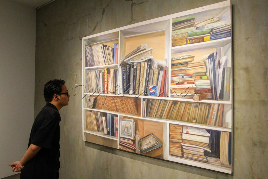 Secara umum, pameran ini memajang puluhan karya Ugo Untoro yang dibuat selama ia pulang ke Purbalingga untuk menemani ibunya yang semakin renta. Namun di balik alasan itu, ada pula kepentingan pribadi untuk sejenak melakukan penyembuhan setelah sakit.<br />
&nbsp;
