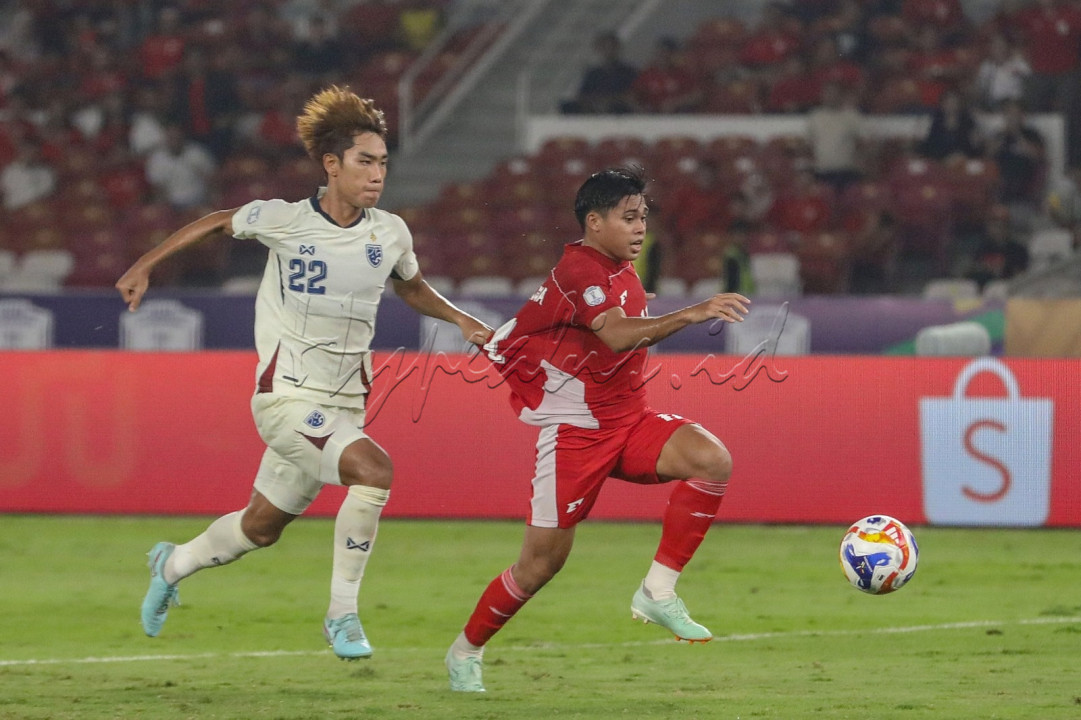 Bermain di Stadion Gelora Bung Karno, Jakarta, Timnas U-23 Indonesia yang mengenakan jersei merah-merah mencoba menggempur pertahanan Thailand sejak awal pertandingan. Laga berjalan dengan menarik dan dengan intensitas yang tinggi.<br />
<br />
&nbsp;