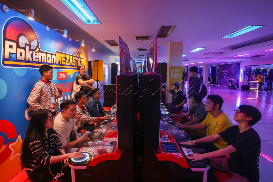 IGW 2025 menampilkan deretan <em>intellectual property</em> (IP) ternama, baik dari dalam negeri maupun luar negeri sebut saja beberapa nama besar seperti Free Fire, Call of Duty Mobile, Pokemon, Tekken, AGNI, hingga Ghosty&rsquo;s Comics. Pengunjung dapat merasakan pengalaman bermain dari berbagai platform, mulai dari gim virtual, <em>PC games, mobile games, card games,</em> hingga <em>board games</em>, yang semuanya disajikan dalam format turnamen, pameran, dan sesi interaktif.
<div>&nbsp;</div>