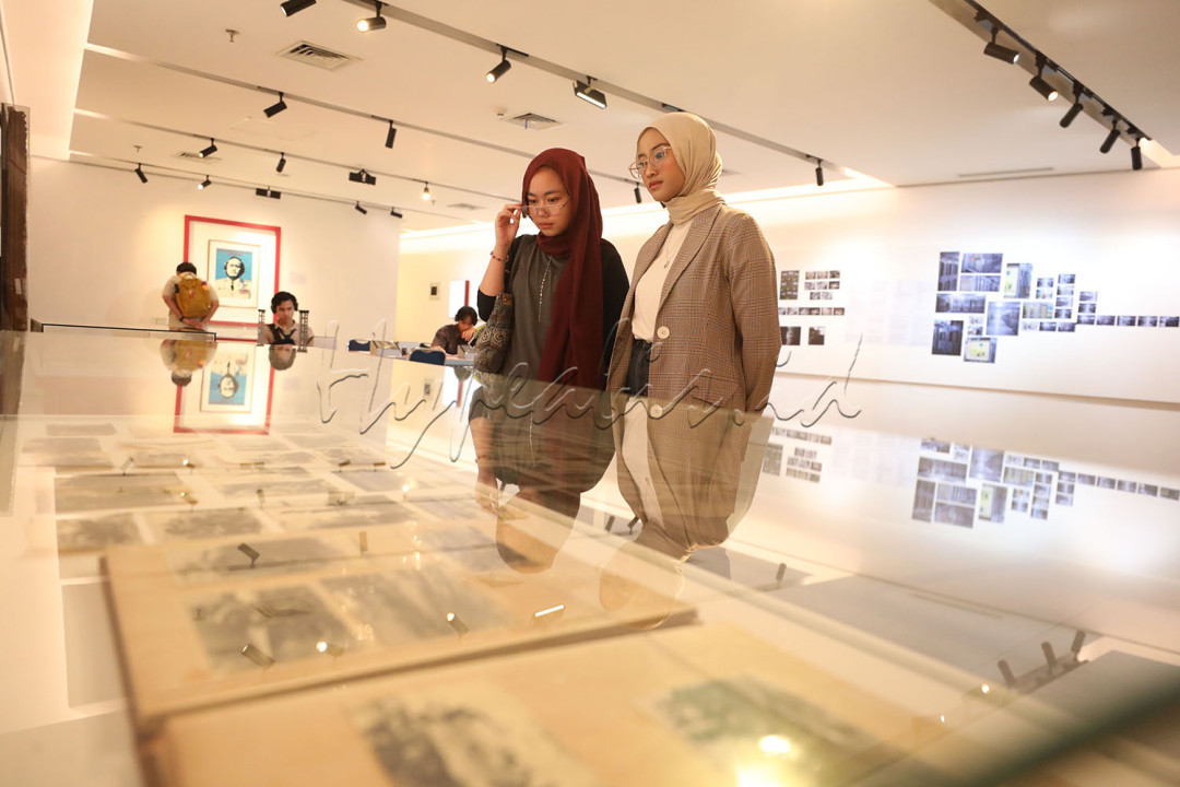 Sejak terbentuk pada 1968, DKJ telah melalui perjalanan panjang yang penuh pencapaian, krisis, dan kritik. Lembaga tersebut menyimpan arsip yang menjadi saksi dinamika kesenian di Jakarta.