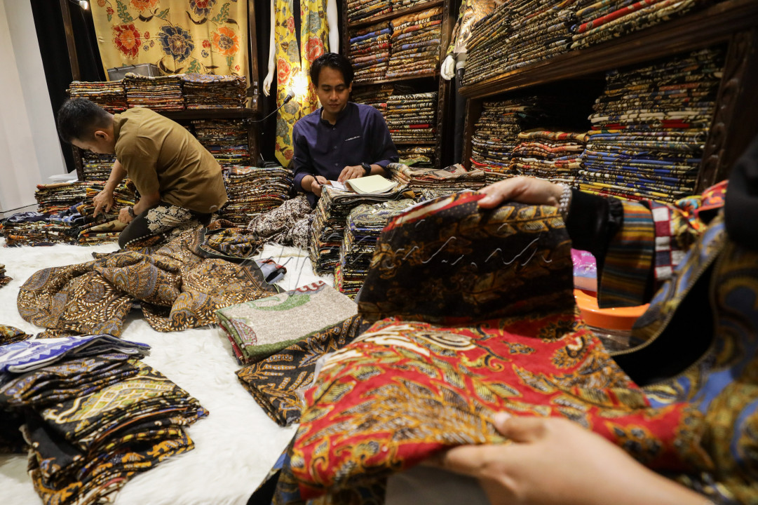 Selama lima hari pameran, lebih dari 300 lembar batik berbagai bentuk dan motif berhasil terjual. Capaian ini dinilai mencerminkan minat masyarakat yang tetap tinggi terhadap batik lokal, khususnya yang dikemas dalam gaya kontemporer.