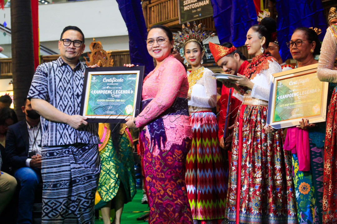 Pada tahun ini, Kampoeng Legenda mengusung konsep dekorasi bertema Kampung halaman, yang menampilkan ciri khas bangunan rumah pedesaaan di Indonesia. Konsep ini dirancang khusus untuk memberikan suasana nyaman dan asri, sehingga pengunjung dapat menikmati sajian kuliner dengan lebih santai dan menyenangkan.<br />
&nbsp;