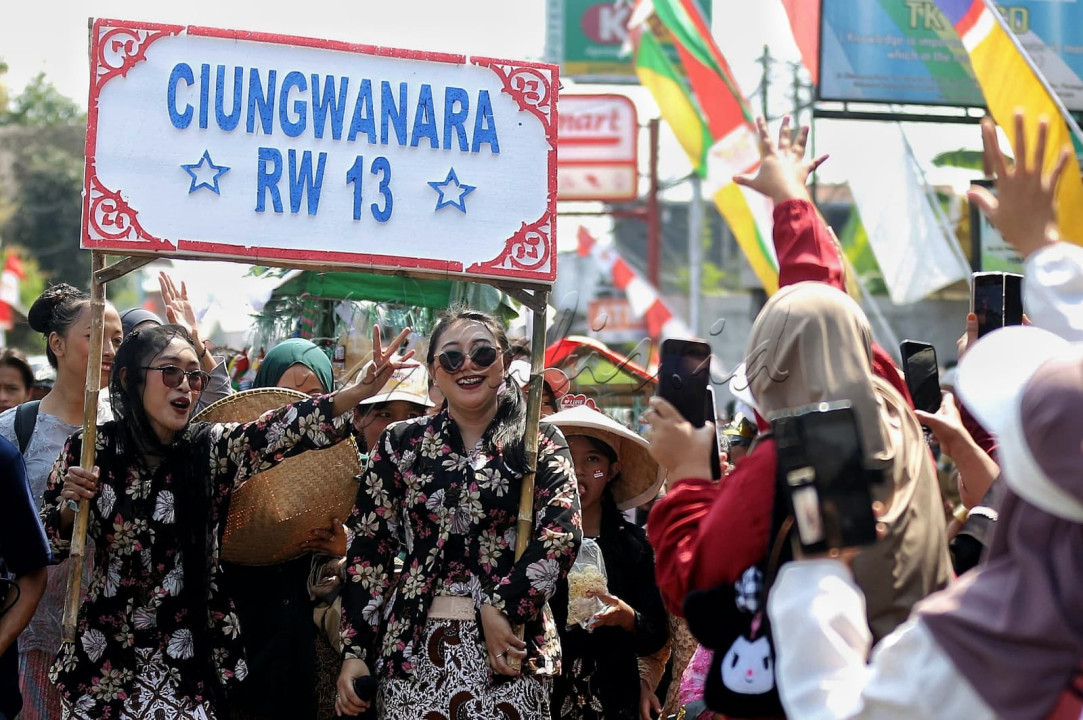 Pada tahun ini, HUT RI mengabil tema <em>Bersatu, Berdaulat, Rakyat Sejahtera, Indonesia Maju.</em> Pemerintah telah menetapkan Agustus sebagai Bulan Kemerdekaan yakni bulan untuk mengenang &nbsp;dan menghargai perjuangan para pahlawan dalam meraih kemerdekaan pada 17 Agustus 1945. Hypeabis/Rachman<br />
<br />
&nbsp;