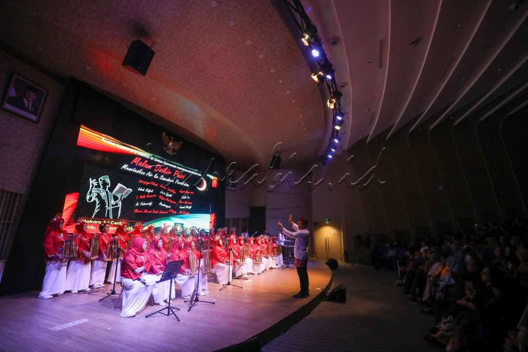 Secara keseluruhan acara yang diselenggarakan oleh Teater Sastra UI dan Alumni UI Lintas Generasi ini bukan sekadar acara kesenian namun sebuah panggilan untuk menjaga kekuatan spiritual dan budaya sebagai fondasi peradaban bangsa.&nbsp;<br />
<br />
Editor : Yayus Yuswoprihanto