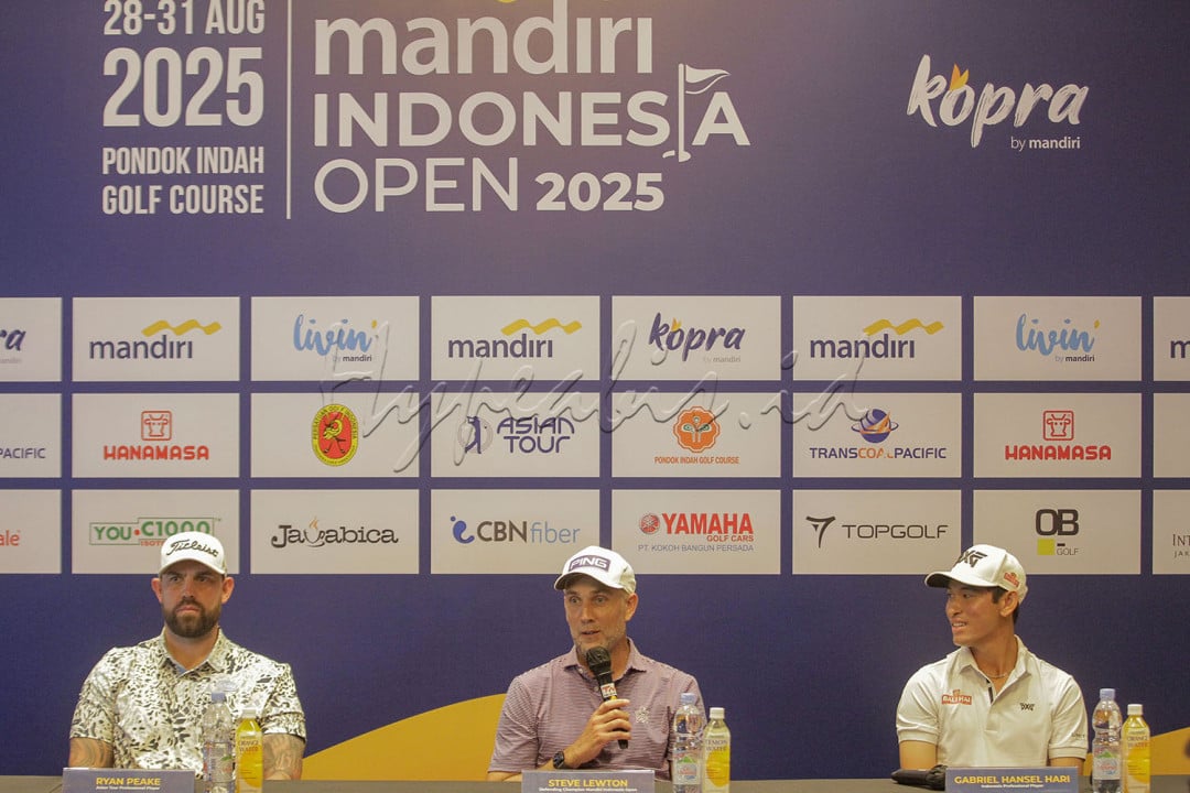 Juara bertahan Mandiri Indonesia Open, Steve Lewton menyatakan akan bermain maksimal pada turnamen kali ini. Pegolf asal Inggris berusia 42 tahun tersebut memiliki pengalaman yang berkesan dalam Indonesia Open yang berlangsung di lapangan karya Robert Trent Jones Jr. ini. Lewton menorehkan prestasi di dua Mandiri Open terakhir (2022 dan 2023) yang digelar di Pondok Indah Golf Course dengan menduduki posisi T2 *back-to-back*. Oleh karena itu, Lewton menerima misi ganda ketika tampil di Mandiri Indonesia Open 2025: mempertahankan gelar sekaligus membayar lunas kegagalannya di dua edisi Mandiri Indonesia Open sebelumnya.<br />
&nbsp;