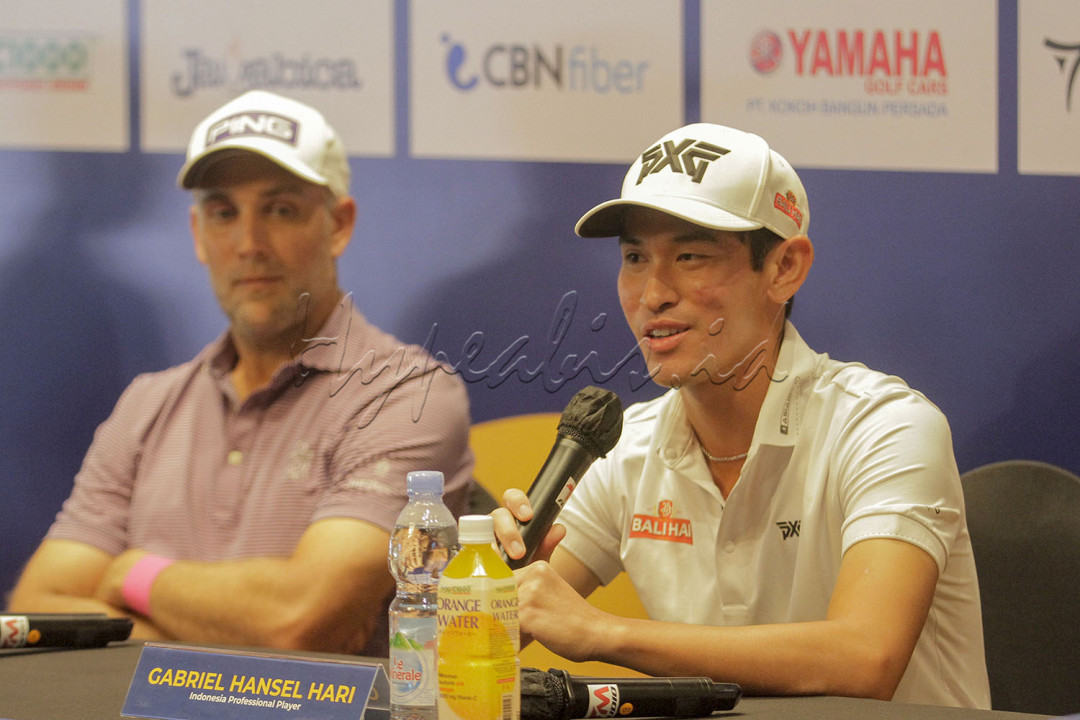 Tidak hanya para tamu dari Asian Tour, para pegolf tuan rumah Indonesia pun telah menyiapkan diri untuk bertanding di Mandiri Indonesia Open 2025. Salah satunya pemain kebanggaan tuan rumah, Gabriel Hansel Hari menyatakan kesiapan para pegolf nasional dalam turnamen ini. Hansel menjadi salah satu pegolf yang memiliki momen indah dalam pergelaran Mandiri Indonesia Open. Pada 2023 lalu, pegolf yang baru saja menyandang status profesional ini menorehkan prestasi sebagai juara amatir terbaik Mandiri Indonesia Open (Low Amateur). Tidak hanya itu, dengan membanggakan, Hansel masih bisa menembus Top 10 &mdash; tepatnya T9 &mdash; dalam pergelaran Mandiri Indonesia Open 2023 di tengah dominasi para pegolf elite Asian Tour. Ia membukukan skor total 275 (13-under), skor terendah yang pernah dibukukan amatir dalam sejarah pergelaran Indonesia Open. Kini, dengan status barunya, Hansel berharap bisa mencetak prestasi yang lebih baik lagi.