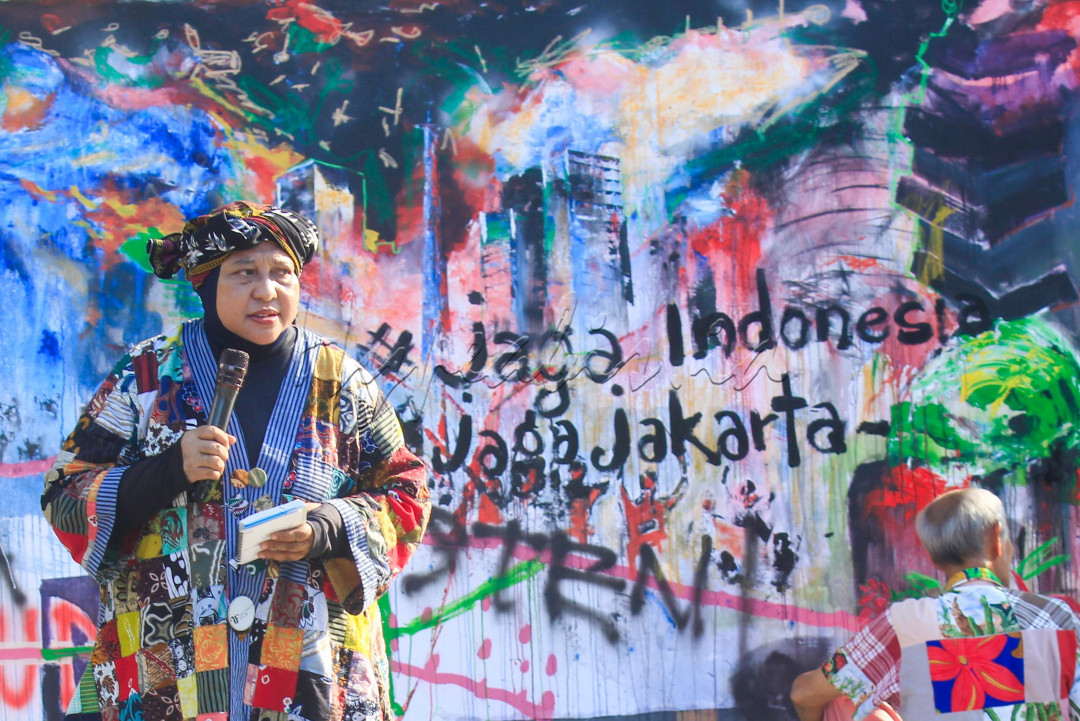 Sejumlah seniman dan pekerja kreatif yang hadir antara lain Irawan Karseno, Fikar W. Eda, Cholil Mahmud, Kunto Aji, Reda Gaudiamo, Dea Anugerah, Eka Annash, Ayu Utami, Bivthri Susanti, dan beberapa nama lainnya. Mereka mengajak untuk saling menjaga satu sama lain, terutama setelah meletupnya tragedi demo yang berujung pada kerusuhan di sejumlah daerah yang menelan korban dari masyarakat sipil.