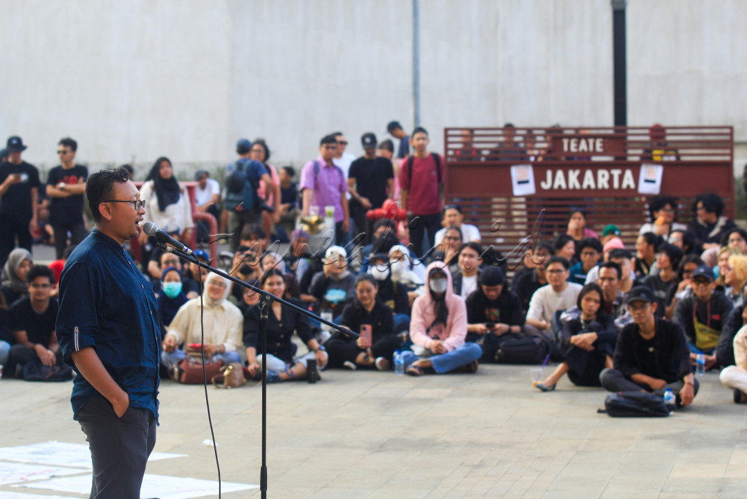 Diketahui, aksi demonstrasi yang berlangsung di Jakarta dan sejumlah daerah pada akhir Agustus 2025 berujung pada kerusuhan, dan penjarahan rumah beberapa pejabat. Peristiwa ini dipicu oleh kemarahan publik atas kenaikan tunjangan anggota DPR serta isu ketidakadilan ekonomi.