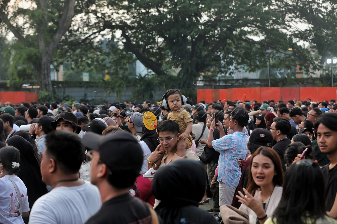Setelahnya, barulah Rhoma Irama mulai membawakan lagu-lagu Maliq, dibuka dengan tembang Kumpul Bocah yang menjadi original soundtrack (OST) film animasi Jumbo. Berlanjut dengan lagu Kita Bikin Romantis, memberikan karakter suara dan nuansa musik yang berbeda.<br />
&nbsp;