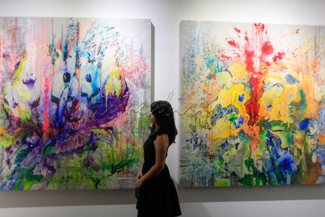 Dalam pameran ini, ketiga seniman mencoba membedah kode-kode solidaritas perempuan yang kerap hadir tanpa kata, atau seperti istilah populer saat ini, If You Know, You Know, tidaklah lahir dari ruang hampa. Ada konstruksi norma, sosial, maupun budaya yang membuat itu terjadi.
