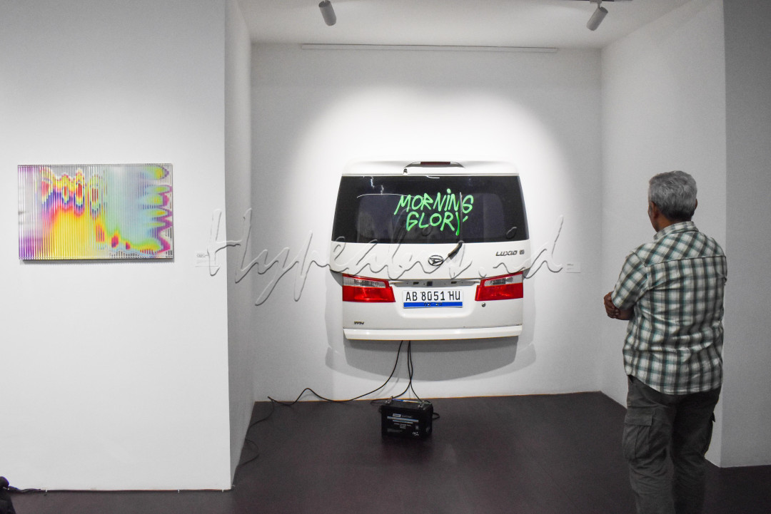 Pengunjung mengamati karya seni yang dipajang pada pameran Continuum di CAN&rsquo;s Gallery, Jakarta, Jumat (19/9/2025). Pameran tersebut digelar untuk merayakan hari jadi ke-25 CAN'S Gallery.<br />
&nbsp;