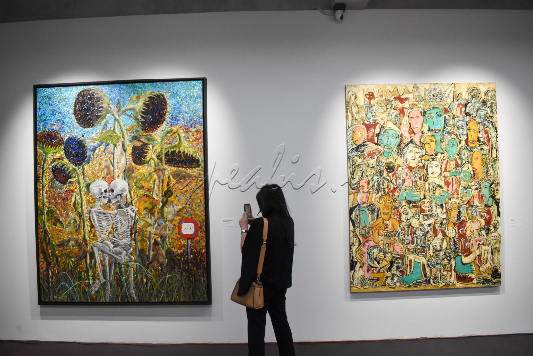 Pameran ini menghadirkan 59 seniman lintas generasi mulai dari seniman senior hingga seniman muda yang dinilai memiliki potensi besar dan kegigihan dalam berkarya. Nama-nama besar ambil bagian mulai dari Agus Suwage, Eddie Hara, Ay Tjoe Christine, hingga Entang Wiharso. Ada juga Goenawan Mohamad, FX Harsono, hingga generasi lebih muda seperti Muklay dan Suvi Wahyudianto. Keseluruhan karya menawarkan lanskap beragam tema, medium, dan bahasa visual.