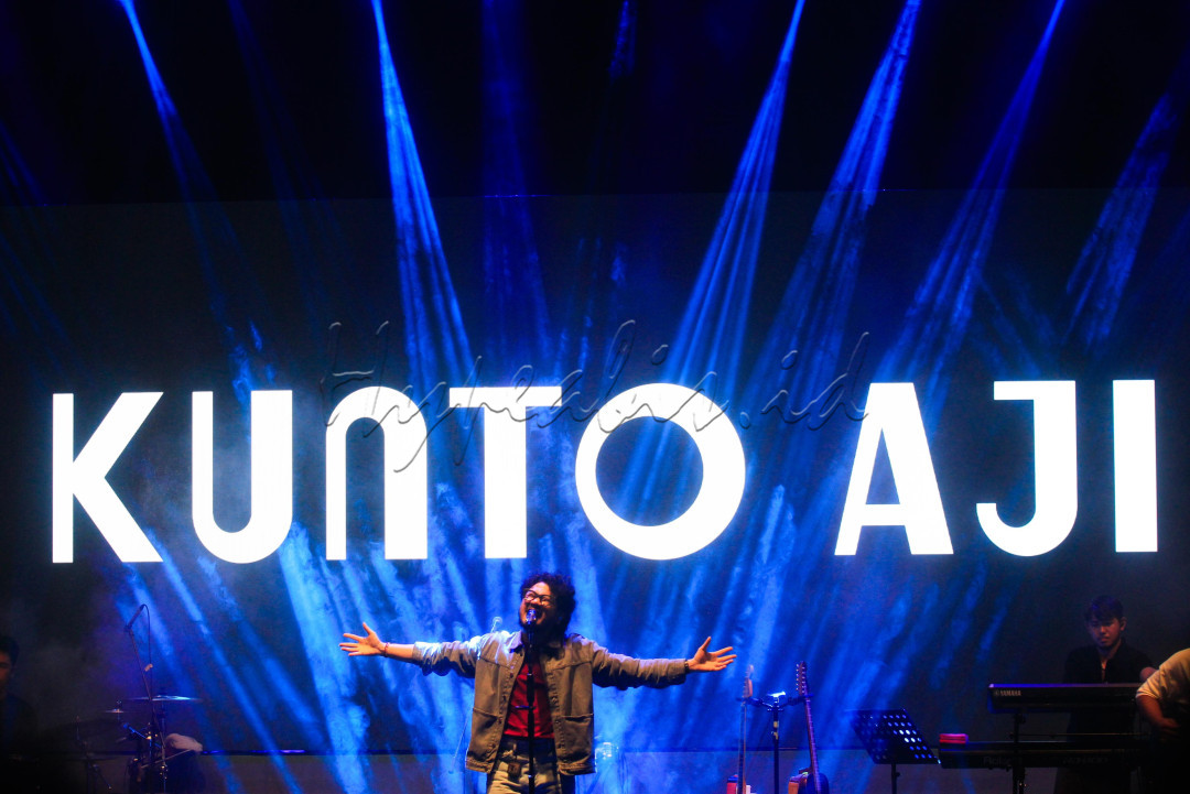 <br />
Musisi Kunto Aji tampil &nbsp;pada acara Gig On The Green di Jakarta, Sabtu, (27/9/2025). Festival tahunan tersebut diinisiasi oleh Kedutaan Besar Australia di Indonesia sebagai wadah pertemuan para alumni Indonesia yang pernah menempuh pendidikan di Australia.