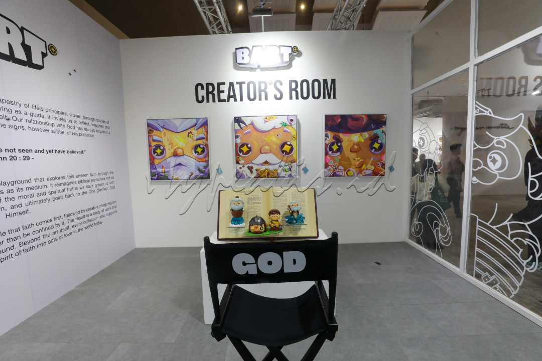 Seni rupa Indonesia pun tampil kuat melalui partisipasi berbagai galeri lokal seperti Ara Contemporary, ArtSerpong Gallery, dan ArtSociates yang membawa keragaman pendekatan serta tema dari seniman Tanah Air. Kehadiran mereka mempertegas peran Indonesia bukan hanya sebagai tuan rumah, tetapi juga sebagai pelaku penting dalam peta seni kontemporer Asia.