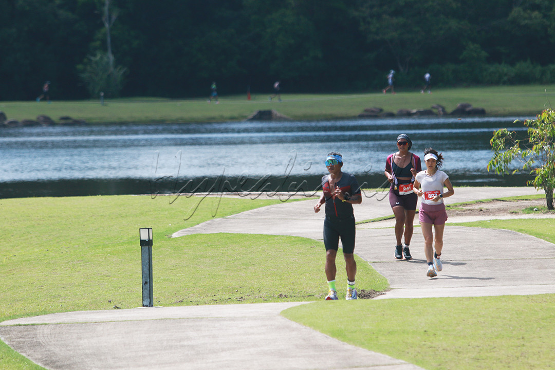 Kehadiran peserta dari mancanegara ini memperkuat Bintan sebagai daerah tujuan wisata olah raga bertaraf internasional. Bintan Triathlon tidak hanya berdampak pada sektor pariwisata, tetapi juga turut menggerakkan ekonomi lokal, khususnya pelaku UMKM serta mampu mendongrak tingkat okupansi hotel.&nbsp;<br />
<br />
Editor : Yayus Yuswoprihanto