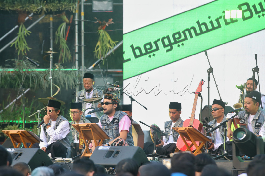 Penampilan mereka tidak hanya menyuguhkan lagu-lagu yang sudah dikenal oleh publik, tetapi juga momen-momen penuh kejutan. Mereka membawakan lagu-lagu tradisional dalam bahasa Jawa atau lagu-lagu religi.&nbsp;<br />
<br />
&nbsp;
