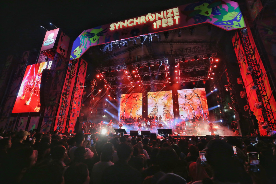 Guruh Gipsy merupakan proyek kolaboratif antara Guruh Soekarnoputra dan Band Gipsy (dengan nama-nama seperti Keenan Nasution, Abadi Soesman, dan Chrisye) yang dikenal sebagai pionir dalam menggabungkan elemen progresif rock barat dengan unsur musik tradisi Bali dan Jawa.<br />
&nbsp;