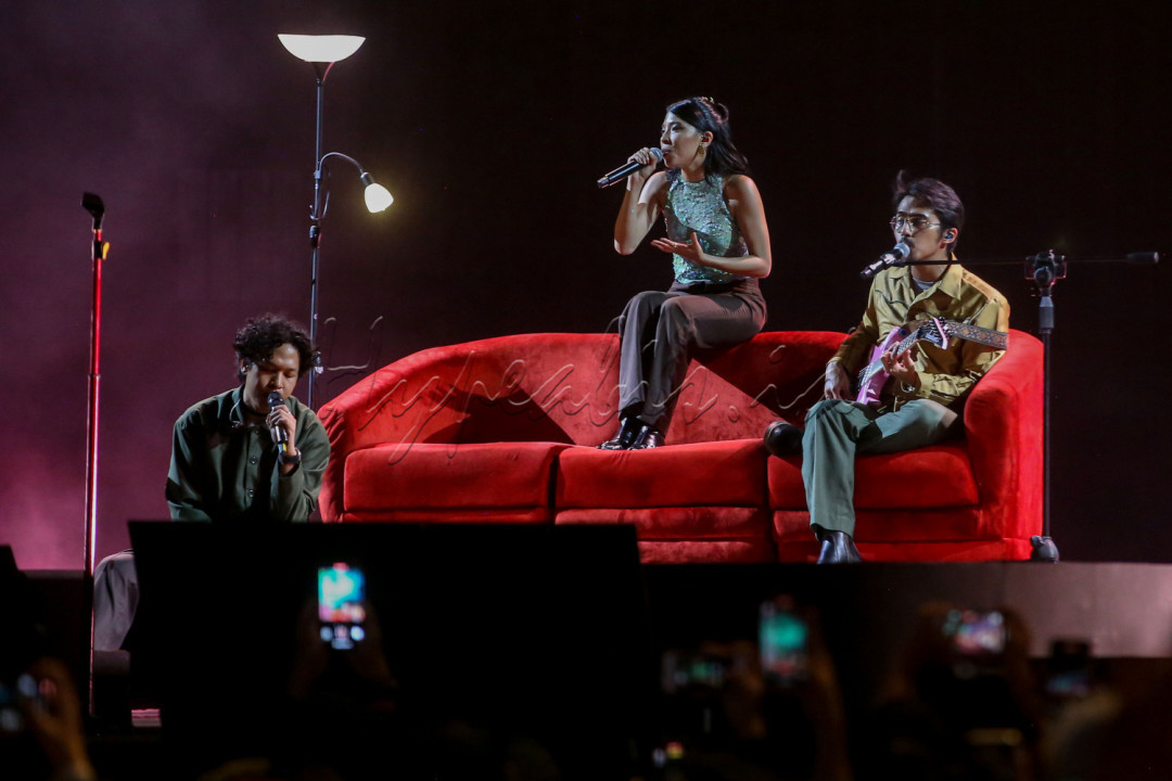Grup Musik Lomba Sihir tampil menghibur penonton pada hari ketiga Synchronize Fest 2025 di Jakarta, Minggu (5/10/2025). Dalam penampilannya mereka membawakan sejumlah lagu seperti <em>Nirlaba</em> dan <em>Semua Orang Pernah Sakit Hati.&nbsp;</em><br />
&nbsp;
