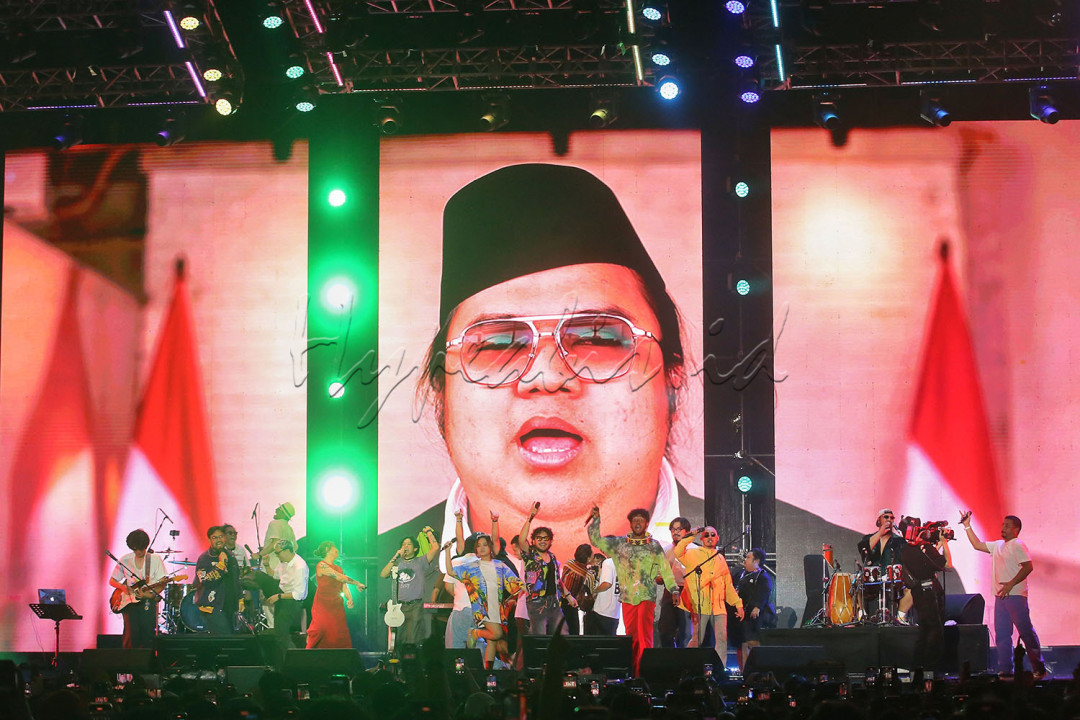Penampilan A Tribute To Gusti Irwan Wibowo menghibur penonton pada hari ketiga Synchronize Fest 2025 di Jakarta, Minggu (5/10/2025). Dalam penampilannya mereka membawakan sejumlah karya dari mendiang Gusti Irwan Wibowo seperti<em> Hari Yang Mantap</em> dan <em>Diculik Cinta</em>.<br />
&nbsp;