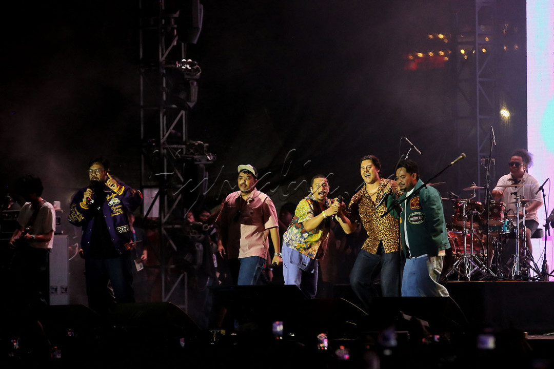 Pertunjukan ini melibatkan teman dan kerabat terdekat mendiang Gusti. Mereka adalah Adjisdoaibu, Ardhito Pramono, Baskara Putra, Bilal Indrajaya, Bunga Nafisa, Danilla Riyadi, GJLS Entertainment, Iga Massardi, Jebung, Morad, Nehru Rindra, Pamungkas, Sal Priadi, Kunto Aji, dan Konco Kongkow sebagai pengarah musik.&nbsp;