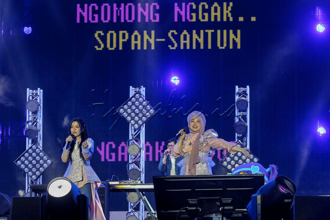 Penampilan berlanjut pada duet Sinta &amp; Jojo dengan lagu andalan <em>Keong Racun</em>. Mengenakan busana bernuansa pink dan putih, mereka tampil untuk pertama kalinya di panggung setelah tidak bertemu selama belasan tahun. Duet ini pernah viral pada era 2000-an karena membuat video <em>lipsync</em> dengan lagu <em>Keong Racun</em>. Gaya mereka dianggap menggelitik di samping lirik lagu yang unik, sehingga menarik banyak pengguna internet kala itu untuk menontonnya hingga menjadi bahan pembicaraan di dunia maya.&nbsp;<br />
&nbsp;