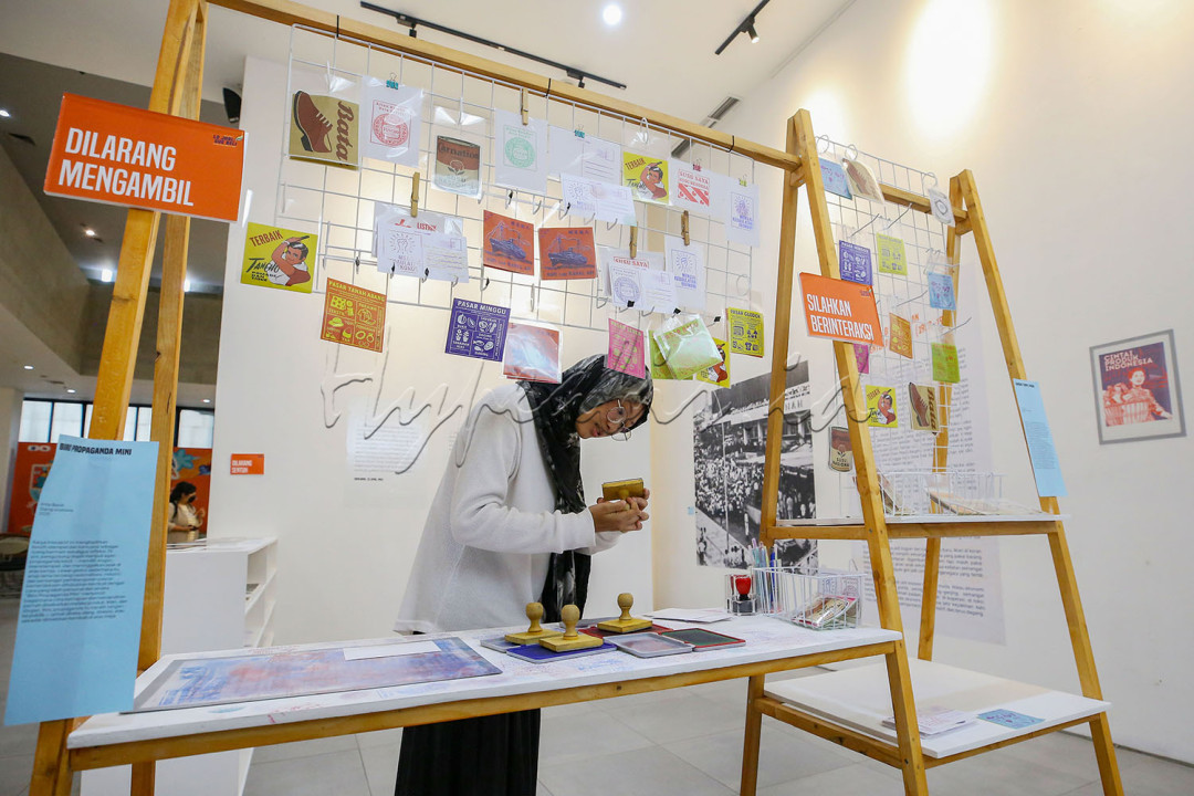 Selain kegiatan literasi, Festival Pustakarsa 2025 juga menampilkan pameran arsip bertema &ldquo;Lo Jual, Gue Beli: Kilas Balik 5 Abad Jakarta Kota Dagang.&rdquo; Melalui tema khas Betawi itu, pameran menghadirkan arsip perjalanan panjang dari perebutan Bandar Jakarta pada tahun 1527 hingga transformasinya menjadi kota global modern.<br />
&nbsp;