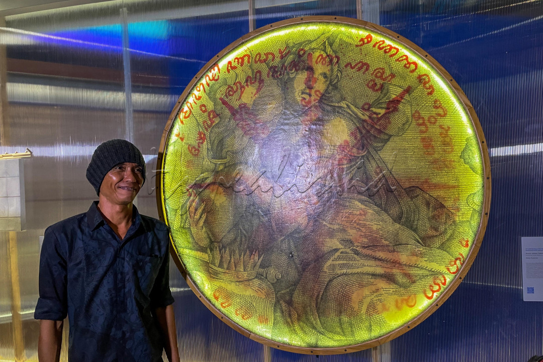 Karya perupa asal Yogyakarta itu berhasil mengesankan para juri yang terdiri atas pekerja kreatif dan kurator profesional Indonesia yakni Alia Swastika, Agung Hujatnika, serta Venus Lau, Direktur Museum of Modern and Contemporary Art in Nusantara (MACAN).