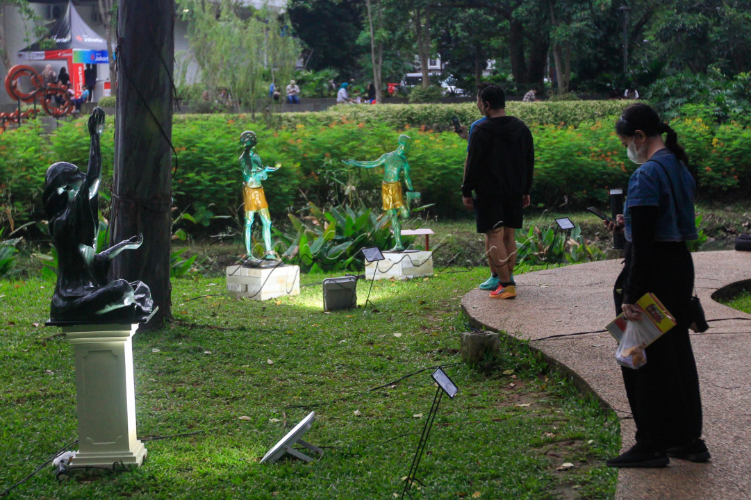Pameran yang berlangsung hingga 26 Oktober 2025 tersebut diikuti oleh puluhan seniman dari Jakarta dan Yogyakarta yang menghadirkan produk seni dan budaya di ruang publik dengan harapan menjadi ruang interaksi warga dalam berkesenian.