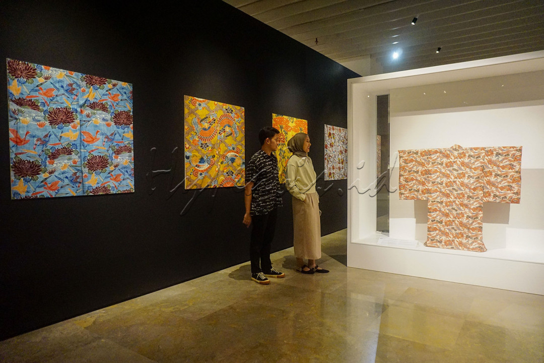 Melalui pameran ini, pengunjung diajak untuk menikmati keindahan tradisi tekstil Jepang sekaligus memahami keterkaitannya dengan kekayaan tradisi tekstil Indonesia. Pameran ini memperlihatkan kemiripan teknik tenun yang berkembang di kedua negara, sekaligus menjadi ruang refleksi tentang kelestarian dan masa depan warisan budaya tekstil Asia Timur dan Asia Tenggara.