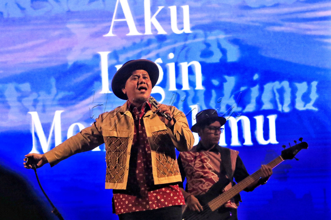 Penampilan salah satu legenda musik Indonesia ini sudah sangat ditunggu dan dinanti oleh ribuan penggemarnya. Dengan membawakan 10 lagu hit andalannya, mereka berhasil membayar kerinduan penggemarnya yang sering disebut dengan panggilan Sobat Padi.<br />
<!--/data/user/0/com.samsung.android.app.notes/files/clipdata/clipdata_bodytext_251028_091804_263.sdocx-->