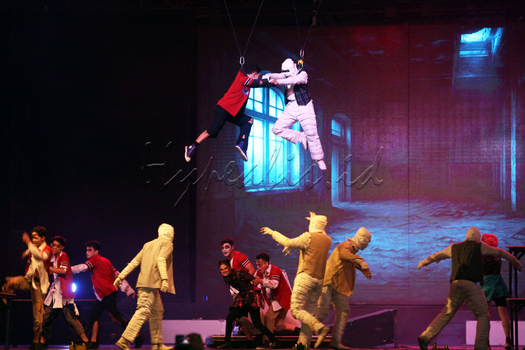 Halloween biasanya yang identik dengan hal-hal menyeramkan, namun di Highschool Horror justru menampilkan sisi lain dari perayaan ini. Menghadirkan The 1st Aereal Fighthing in Town yang dilakukan oleh para talent professional dengan menciptakan suasana yang mendebarkan namun tetap ramah keluarga.<br />
<!--/data/user/0/com.samsung.android.app.notes/files/clipdata/clipdata_bodytext_251028_095005_418.sdocx-->