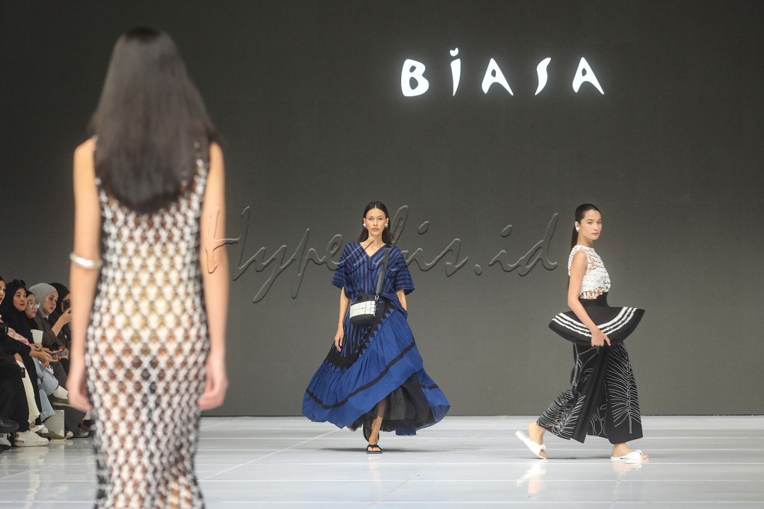 Selain menjadi ajang pameran kreativitas, JFW 2026 juga berpotensi menjadi penggerak ekonomi kreatif nasional. Kolaborasi antara desainer lokal, merek dagang, serta mitra internasional diharapkan mampu menciptakan peluang bisnis baru di sektor ritel, e-commerce, hingga industri pendukung fesyen.
<div>&nbsp;</div>

<div>&nbsp;</div>

<div>&nbsp;</div>