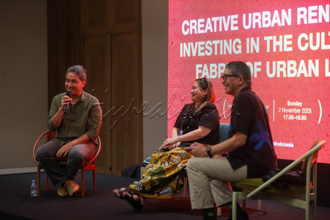 Tak ketinggalan, sesi Creative Urban Renewal: Investing in the Cultural Fabric of Urban Life juga jadi sorotan. Head of Bappeda Jakarta Atika Nur Rahmania, Founder Jalin Indonesia Hilmar Farid, dan Creative Economy Expert Ricky Pesik berbagi pandangan tentang bagaimana Jakarta bisa terus berkembang sebagai kota kreatif dan berbudaya tanpa kehilangan jati dirinya.