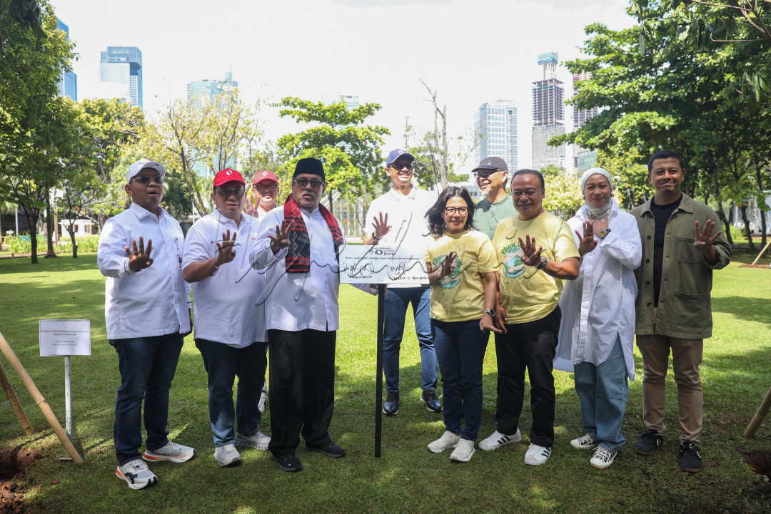 Pemimpin Redaksi dan Direktur Pemberitaan Bisnis Indonesia Maria Y. Benyamin menyebut aksi ini sebagai simbol transformasi perusahaan menuju media digital terintegrasi. Ia menegaskan bahwa perubahan besar dimulai dari langkah kecil yang berdampak nyata bagi generasi mendatang.