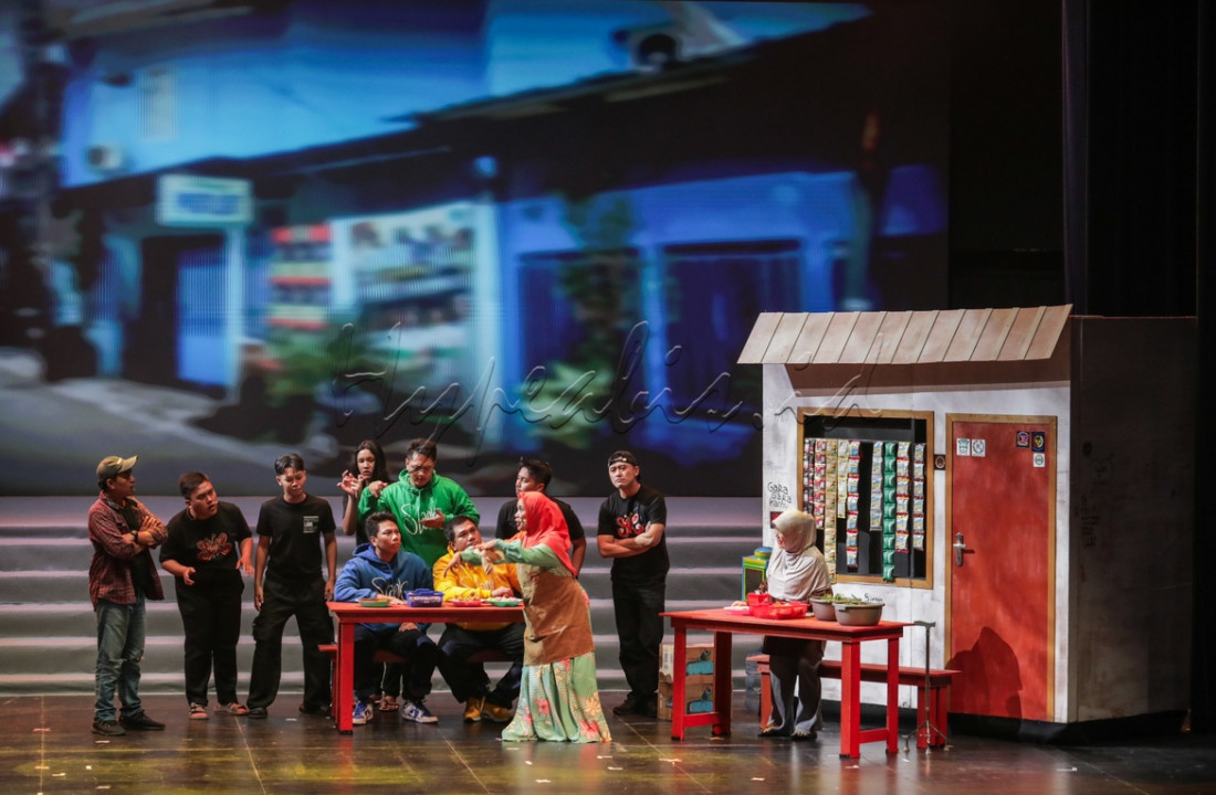 Selain itu, dalam pertunjukan ini juga berkolaborasi dengan Teater Keliling dan Teater 100 Peecandu.&nbsp;<br />
<br />
Editor : Nurul Hidayat